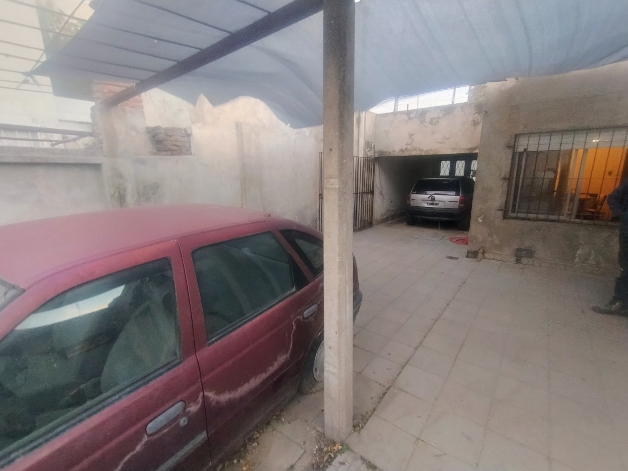 Casa en venta para reciclar en barrio universitario 