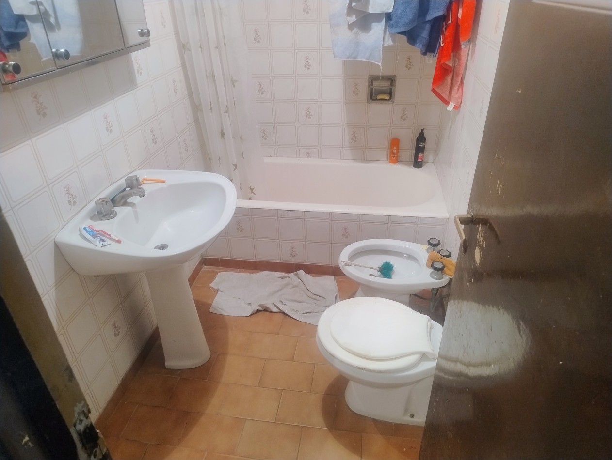 Casa en venta para reciclar en barrio universitario 