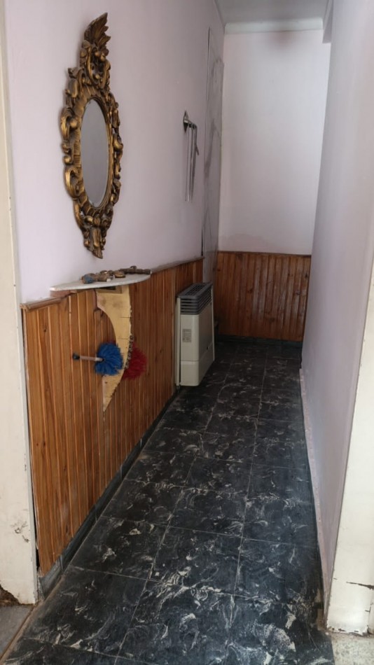 Casa en alquiler con patio en villa mitre 
