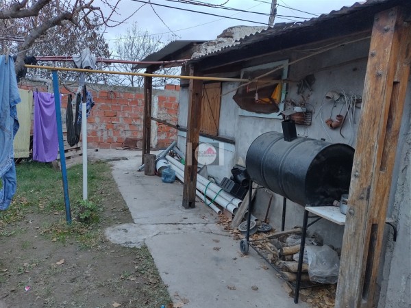 Vendo casa 3 dormitorios  y departamento en Ingeniero White 