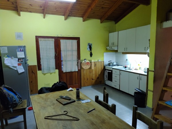 Vendo casa 3 dormitorios  y departamento en Ingeniero White 
