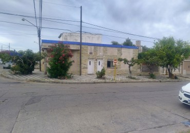 Casa en alquiler con patio en villa mitre 