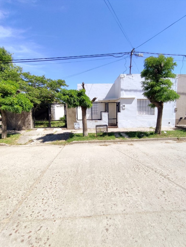 HERMOSA CASA EN ESQUINA